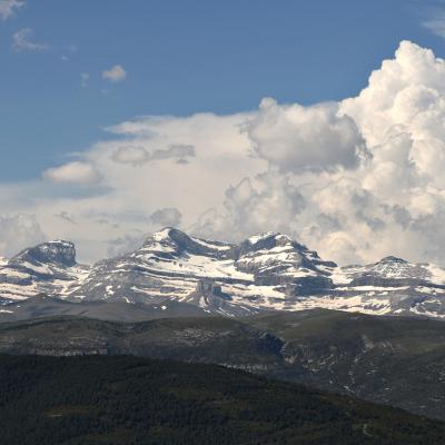 Vue sur le Cylindre du Marboré, le Mont Perdu, le Soum de Ramond et la Punta de las Olas