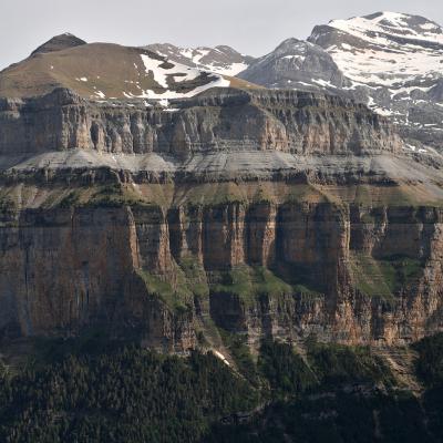 Parois du Libro Abierto, Tridente, Pilar del Cotatuero, Cascada, avec le Taillon au-dessus