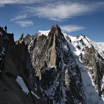 En basculant derrière l'Aiguille de Blaitière pour rejoindre l'arête Bregeault de descente