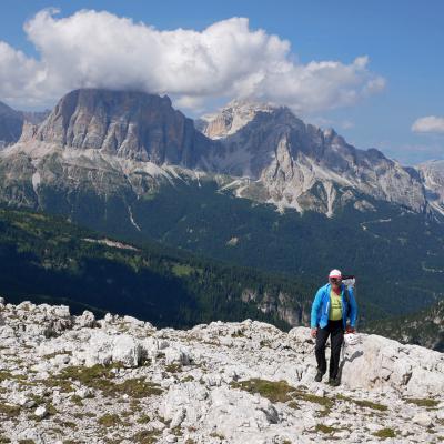 Jean au sommet du Lastoni di Formin devant le Tofana di Rozes