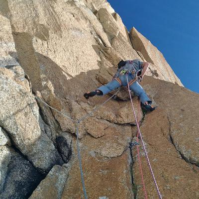 Rémi dans la longueur qui mène au pied du dièdre de Ma Dalton