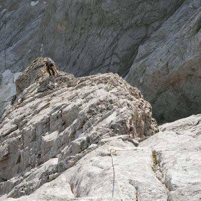 A la fin de l'arête intermédiaire