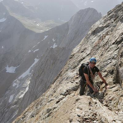 Sur le fronton sommital de l'arête de Gaube