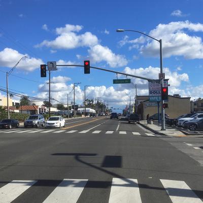 Le voyage commence par Century Boulevard à Los Angeles, 30 km de long !