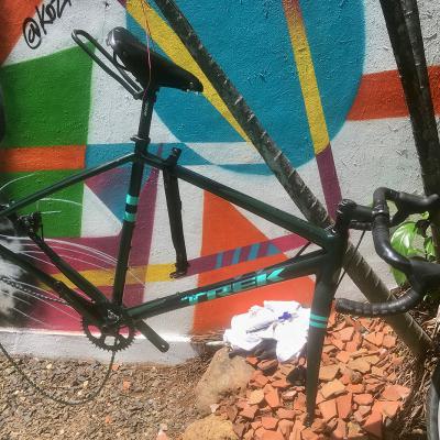 Nettoyage et conditionnement du vélo avant de prendre l'avion