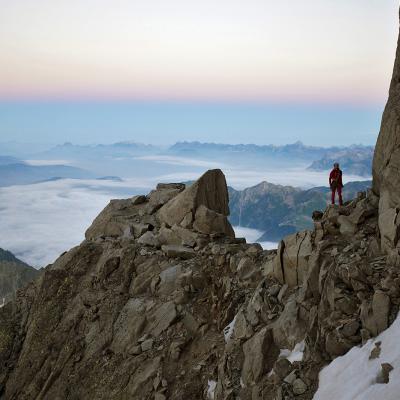 Enzo au pied du Petit Dru après la brèche des Flammes de Pierre