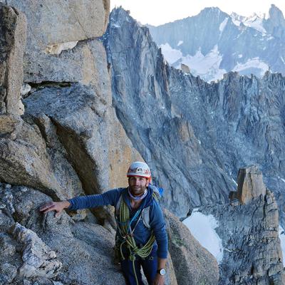 Matthieu pas très loin du sommet du Petit Dru